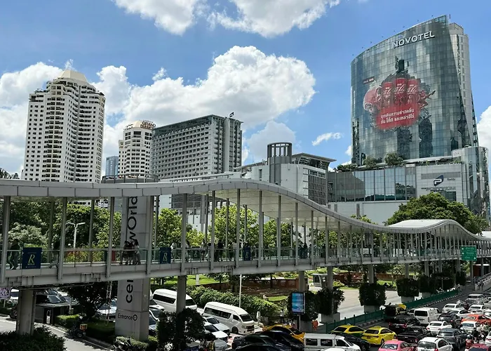 Center Suite Next To Platinum Mall