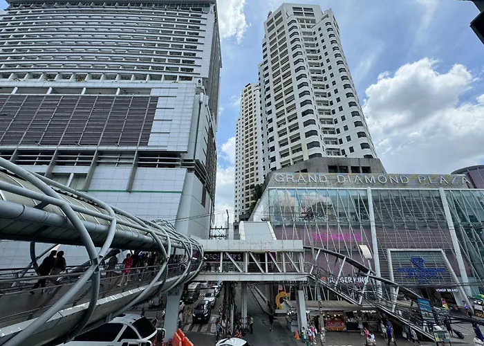 Center Suite Next To Platinum Mall